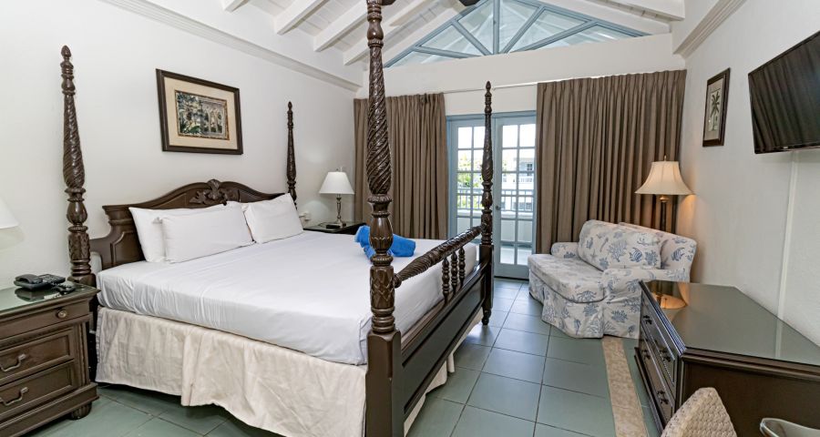 deluxe courtyardking